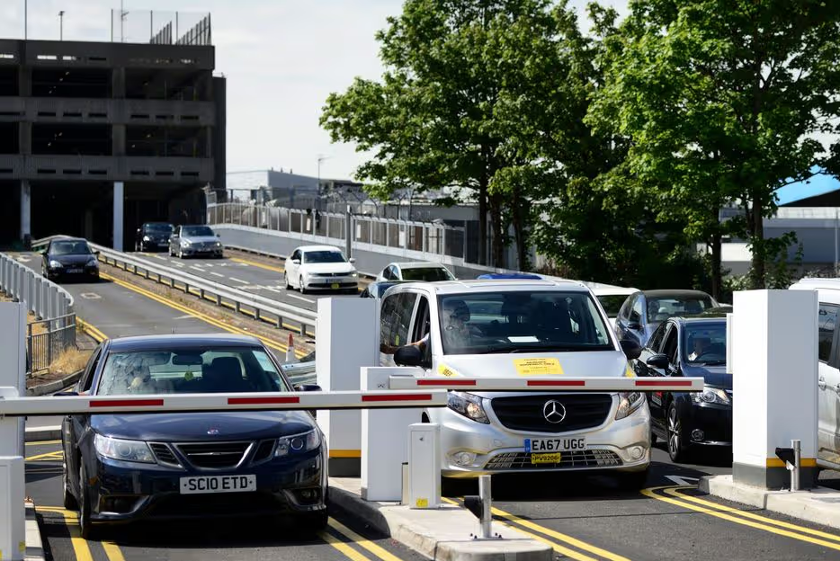 Access barrier and parking security